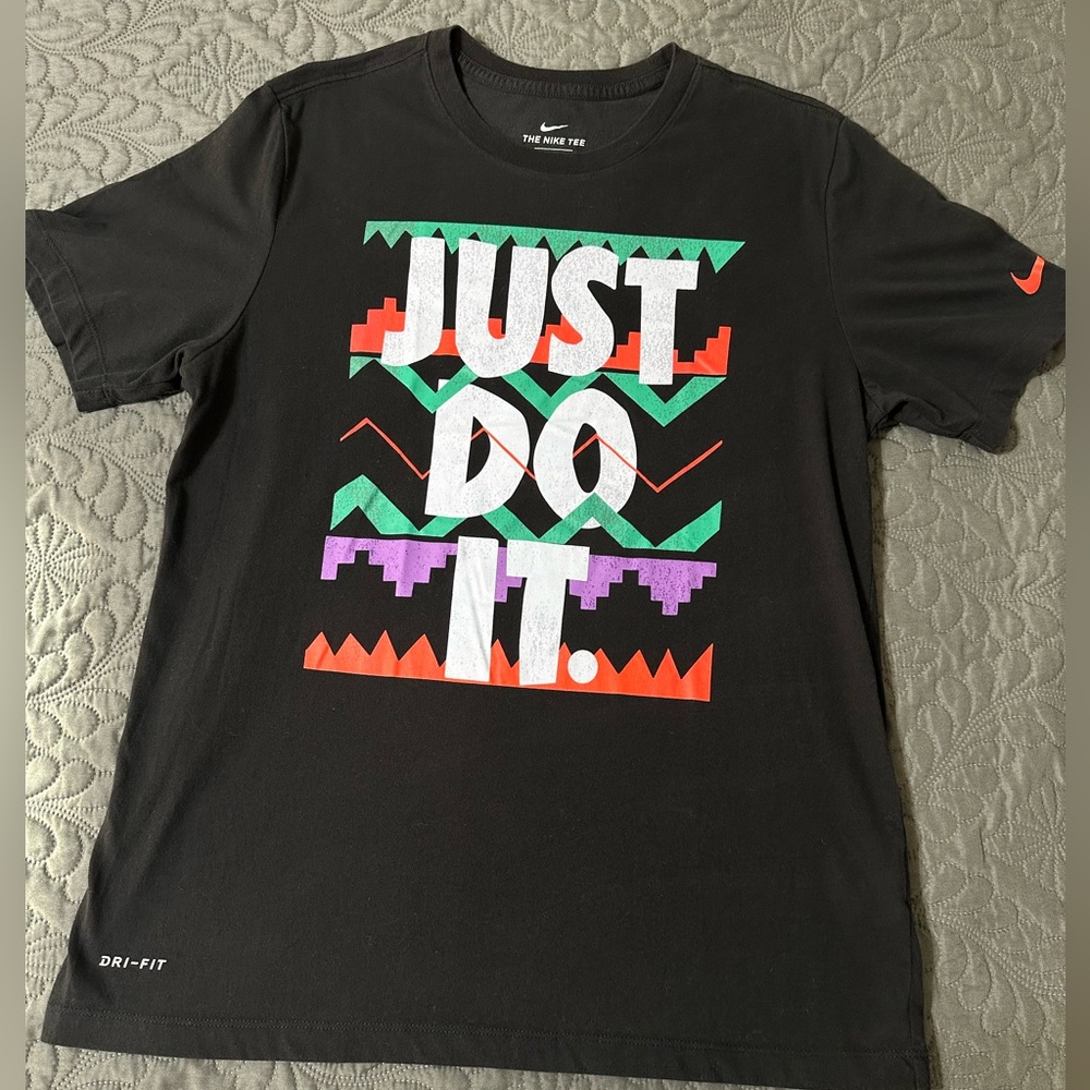 Nike Black and White Short Sleeve Tee Dynamic Design